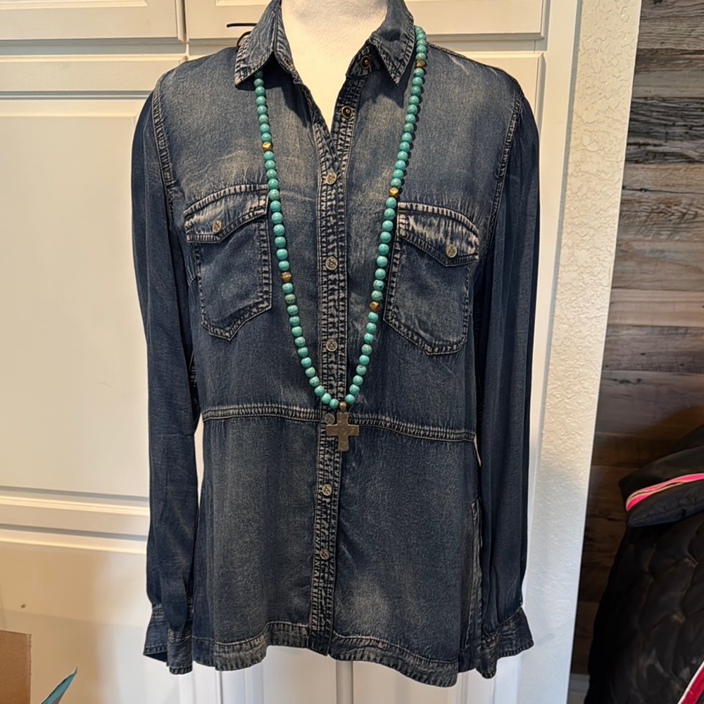 EUC Ryan Michaels Denim Snap Front Shirt